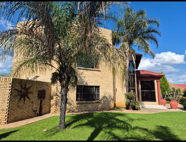 5 BEDROOM HOUSE FOR SALE IN VANDERBIJLPARK SE 3
